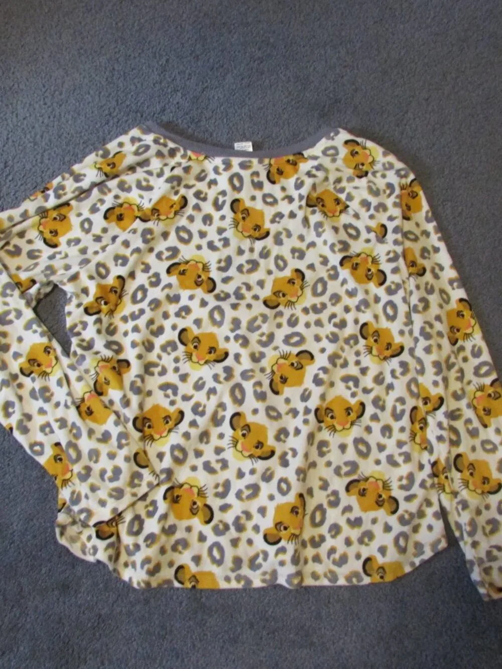 NWOT Disney Lion King XL Simba Pajama Lounge Top Soft Velour Henley Leopard - Picture 2 of 2
